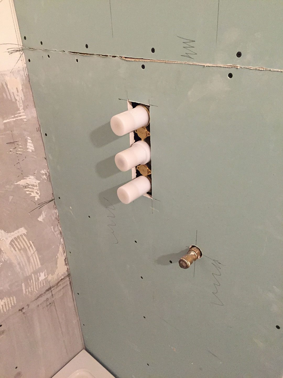 Plumbing-Bath-Shower-Tray-Ashtead-02