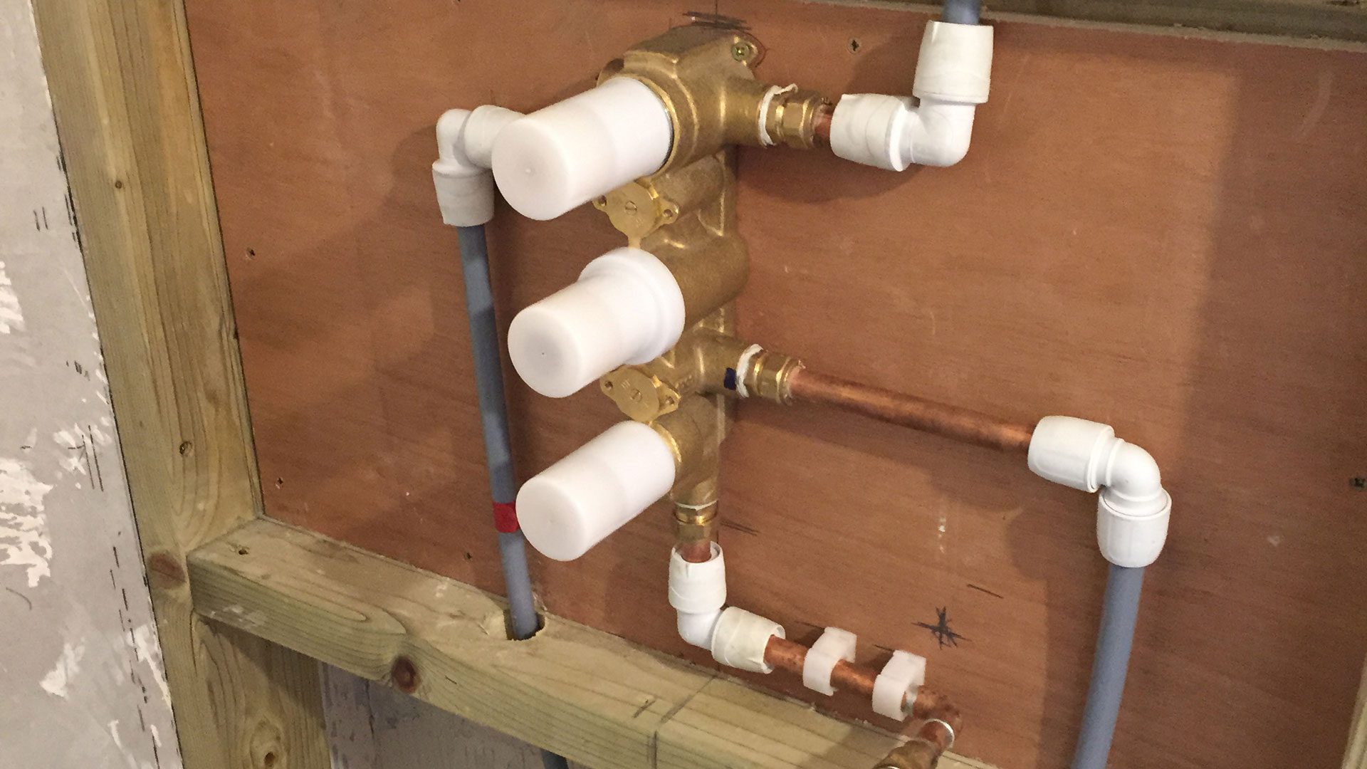 Plumbing-Bath-Shower-Tray-Ashtead-Featured