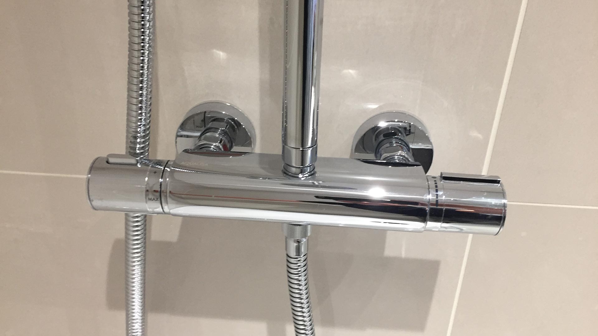 Spacious-Walk-In-Shower-Dorking-Featured
